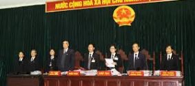 Tòa tự trói mình